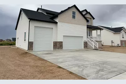 2405 W 3200 N, Farr West, UT 84404 - Photo 3