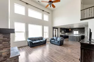 951 W Grizzly Wulff Dr, Bluffdale, UT 84065 - Photo 9