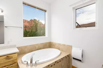 309 E 400 N, Ivins, UT 84738 - Photo 13