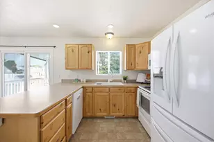 1282 N 25 E, Layton, UT 84041 - Photo 9