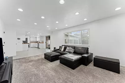 1253 E Meadow Ridge Rd S, Sandy, UT 84094 - Photo 9