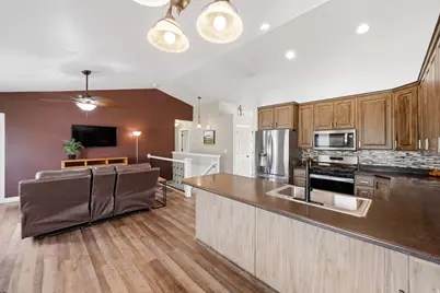 445 S Sunset Dr W, Kaysville, UT 84037 - Photo 9
