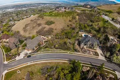 367 E Hidden Lake Dr, Bountiful, UT 84010 - Photo 3