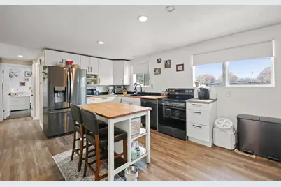 5844 S 920 E, Murray, UT 84121 - Photo 9