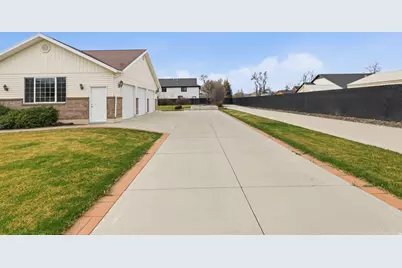 630 E 100 S, Hyrum, UT 84319 - Photo 9