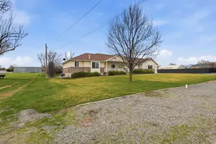 630 E 100 S, Hyrum, UT 84319 - Photo 3