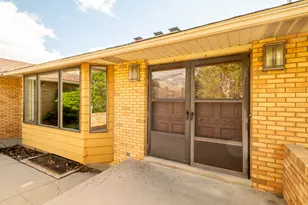 2534 E Grand Pt Cir, Sandy, UT 84092 - Photo 5