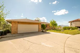 2534 E Grand Pt Cir, Sandy, UT 84092 - Photo 3