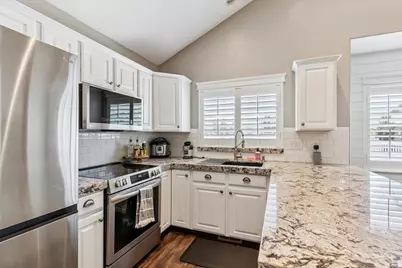 1441 Bridgeview Dr, Layton, UT 84041 - Photo 11