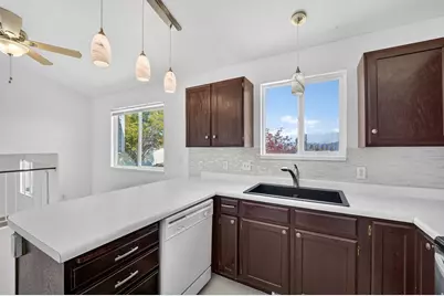 5893 S Alpine Crest Cir, Salt Lake City, UT 84118 - Photo 9