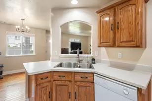 802 Brookside Ct, Payson, UT 84651 - Photo 17