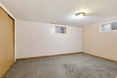 180 W 300 N, Hyrum, UT 84319 - Photo 15