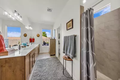 379 N 3200 W, Hurricane, UT 84737 - Photo 19