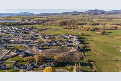 817 W 70 N #92, Hyrum, UT 84319 - Photo 3