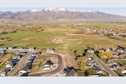 828 W 70 N #87, Hyrum, UT 84319 - Photo 3