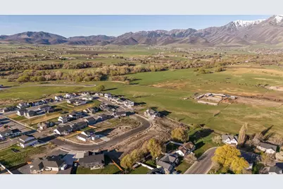 828 W 70 N, Hyrum, UT 84319 - Photo 13