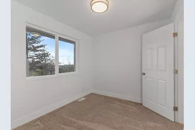 1092 N 500 E, Centerville, UT 84014 - Photo 17