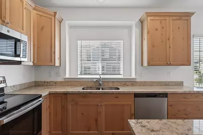 4216 W Gunlock Park Ct, Riverton, UT 84096 - Photo 11