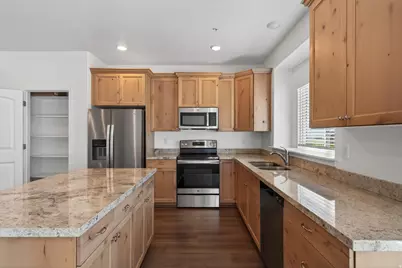 4216 W Gunlock Park Ct, Riverton, UT 84096 - Photo 9
