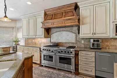 960 E Par Three Cir, Fruit Heights, UT 84037 - Photo 5