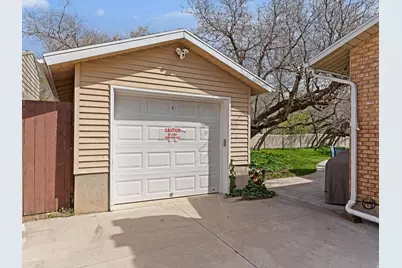2220 N Joni Dr, Layton, UT 84040 - Photo 33