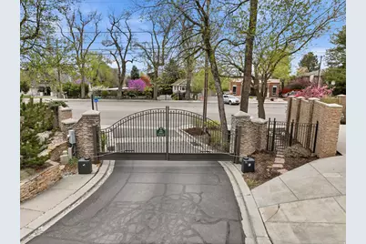 1842 E Peyton Ct, Holladay, UT 84117 - Photo 3