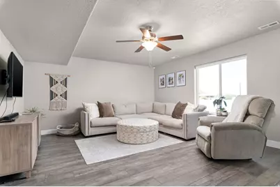 215 N 250 E, Salem, UT 84653 - Photo 13
