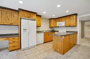 699 E Carlquist Dr S, Draper, UT 84020 - Photo 35