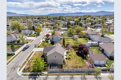 9842 S 3265 W, South Jordan, UT 84095 - Photo 5