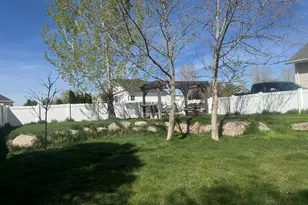 12 E 2150 N, Layton, UT 84041 - Photo 33
