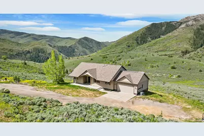 2013 N River View Cir, Huntsville, UT 84317 - Photo 3