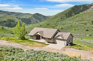 2013 N River View Cir, Huntsville, UT 84317 - Photo 3