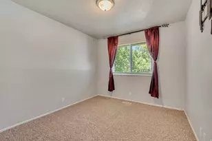 7152 S 2740 E, Cottonwood Heights, UT 84121 - Photo 9