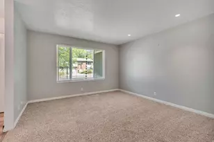 7152 S 2740 E, Cottonwood Heights, UT 84121 - Photo 5