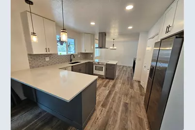 7152 S 2740 E, Cottonwood Heights, UT 84121 - Photo 3