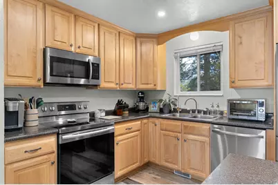 1758 E Abbedale Ln E, Sandy, UT 84092 - Photo 7