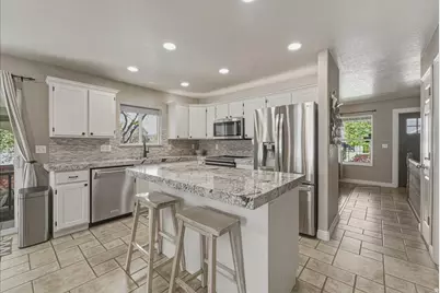 4521 W Carriage Ln N, Cedar Hills, UT 84062 - Photo 7