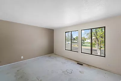 666 E Larchwood Dr, Midvale, UT 84047 - Photo 25