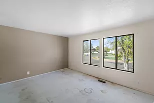 666 E Larchwood Dr, Midvale, UT 84047 - Photo 25