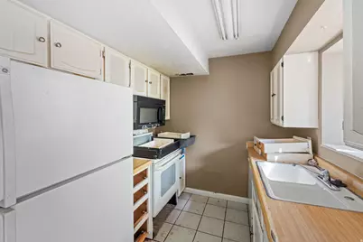 666 E Larchwood Dr, Midvale, UT 84047 - Photo 23