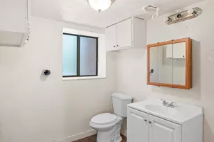 666 E Larchwood Dr, Midvale, UT 84047 - Photo 9