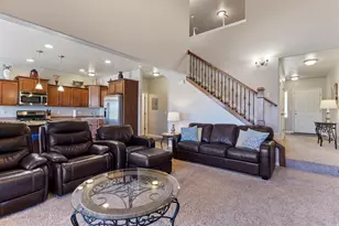 979 W Willow Green Way, Farmington, UT 84025 - Photo 3