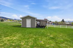 220 E 300 N, Hyde Park, UT 84318 - Photo 33