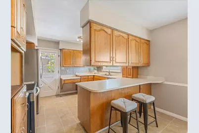 8628 S Mount Majestic Rd, Sandy, UT 84093 - Photo 9