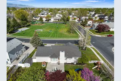 318 S Spyglass Dr, Stansbury Park, UT 84074 - Photo 3