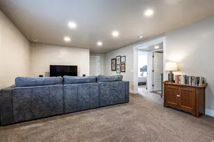 1977 E Redshoulder Dr N, Layton, UT 84040 - Photo 15