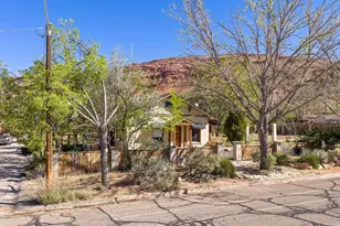 125 E 200 N, Moab, UT 84532 - Photo 33