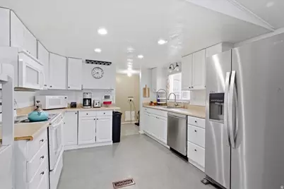 244 E Crescent Pkwy S #206, Sandy, UT 84070 - Photo 3