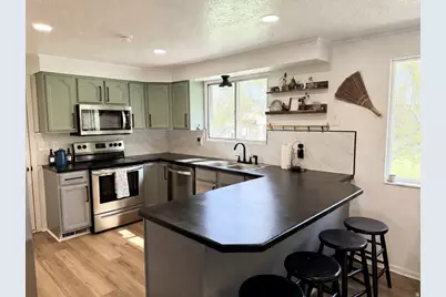 6042 W 5700 S, Hooper, UT 84315 - Photo 9