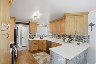 2490 E Dolphin Way, Cottonwood Heights, UT 84121 - Photo 7